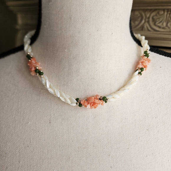 Twisted Mother of Pearl MOP Jade Pink Coral Beaded Vintage Necklace Barrel Clasp - Picture 11 of 11